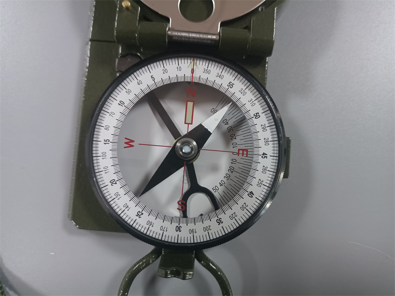 North arrow for measuring azimuth and mileage coordinates Compass06